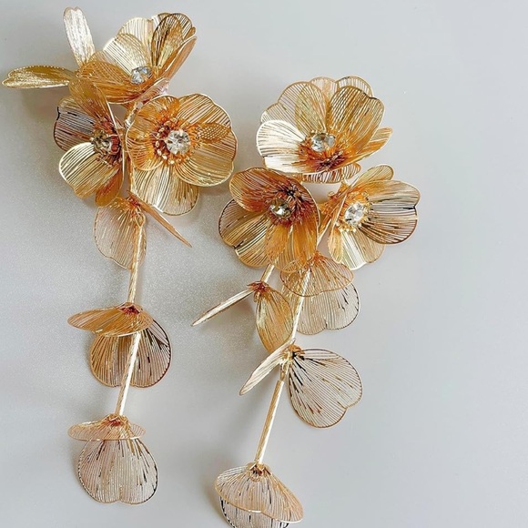 New! Zara Famous Kate Middleton Floral Statement Earrings NWT - Picture 5 of 7